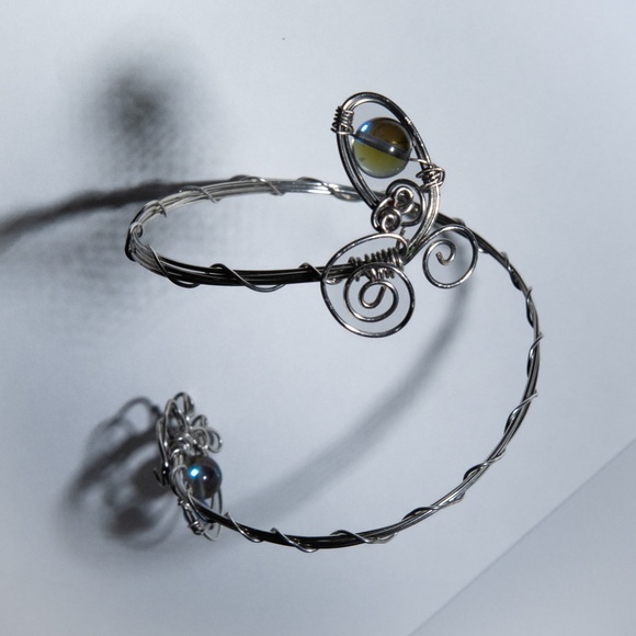 Handmade Upper Arm Cuff with Colour Shifting Beads: Adjustable Armlet - Picture 2 of 4